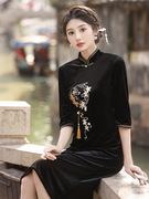 秋冬金丝绒黑色旗袍连衣裙，中式结婚宴喜婆中长款a摆刺绣中年妈妈