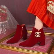红色婚鞋不累结婚婚鞋平高加绒新娘跟孕妇，结婚冬季冬天婚纱婚靴!