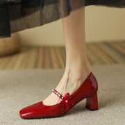 珍珠蝴蝶结中跟鞋大码4344454647码方头，粗跟单鞋红色漆皮单鞋