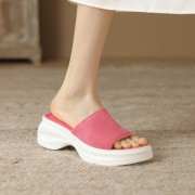 时尚外穿厚底罗马女拖鞋，磨砂真皮一字型，凉拖坡跟松糕露趾粉色凉鞋