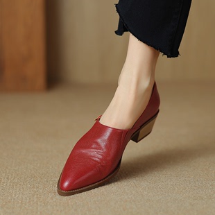 法式软皮羊皮尖头深口单鞋，女中跟红色复古小皮鞋英伦风粗跟乐福鞋