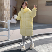 黄色奶fufu羽绒服女冬季2023高级感中长款白鸭绒加厚面包服潮