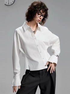 白色设计感褶皱短款衬衫女2024春装独特别致宽松打底上衣