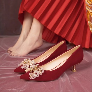 红色婚鞋2023秋冬法式秀禾婚纱两穿新娘鞋尖头，细跟绒面小低跟单鞋