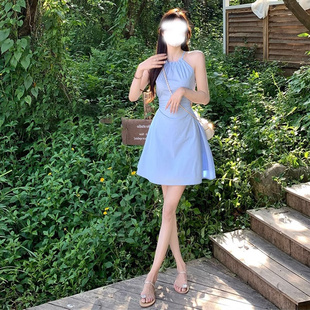 法式气质蓝色无袖挂脖连衣裙子女夏季设计感小众修身显瘦辣妹短裙