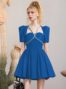蓝色小礼服裙2024年夏钉珠气质简约优雅收腰泡泡袖连衣裙