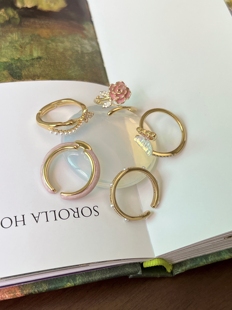 蝴蝶装饰戒指女小众设计高级感夸张食指花朵珍珠珐琅排钻女生指环