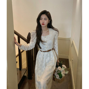 zhuyiyi法式高级感超好看连衣裙女春方领收腰刺绣白色蕾丝裙