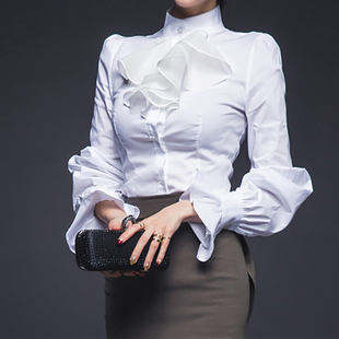 2023年女秋韩版设计感小众职业装，上衣工装白色，长袖荷叶边衬衫