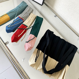 韩国ins拼接皱褶包可折叠针织单肩包环保，购物袋女士撞色风琴包