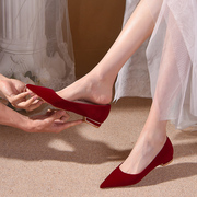 婚鞋女2024年红色平底秀禾服主婚纱两穿孕妇，低跟新娘鞋不累脚