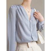 珍珠扣法式衬衫女春季2023新气质设计感长袖V领缎面垂感蓝色上衣