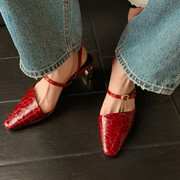 明星同款红色高跟鞋设计感小众气质金属粗跟羊皮法式包头凉鞋女鞋