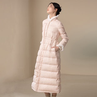 初蝉冬季羽绒服女2023国风蕾丝刺绣中式高端鸭绒粉色长款外套
