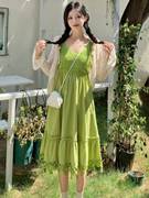 多巴胺绿色吊带连衣裙夏大码胖mm显瘦海边度假沙滩裙波西米亚长裙