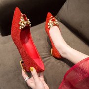 红色婚鞋春季晚礼服平跟鞋女粗跟2021年新娘鞋主婚纱鞋伴娘鞋