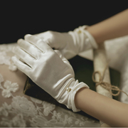 婚纱手套新娘结婚短款白色缎面礼服珍珠夏季防晒韩式韩版简约优雅
