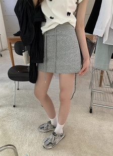 灰色休闲运动短裙女夏秋季欧美包臀辣妹设计感半身裙2024裙子