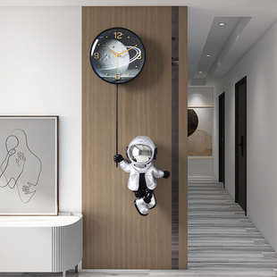 艺术宇航员挂钟2024客厅表挂墙餐厅玄关高档钟表创意装饰时钟