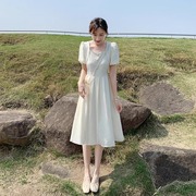 小清新白色雪纺连衣裙女夏季2024泡泡袖方领显瘦收腰a字裙子