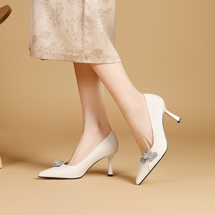 白色丝绸牛皮新中式高跟鞋女春季水钻盘扣尖头细跟浅口单鞋女