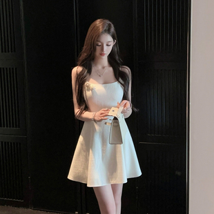 FairyJiang夏季气质白色吊带毛呢连衣裙修身内搭短裙子含胸针