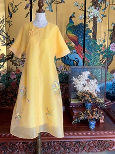中国风复古鹅黄色真丝欧根纱，手工苏绣刺绣花轮旗袍连衣裙宽松袍子
