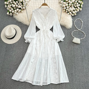 超仙森系白色V领收腰镂空连衣裙时尚海边度假沙滩裙优雅大摆长裙