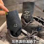 灰色袜子女士中筒袜秋冬季纯棉堆堆袜AB不对称配鲨鱼裤的运动长袜