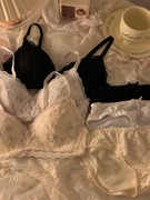 文胸套装女甜美碎花蕾丝，聚拢无钢圈胸罩，收副乳内衣中腰内裤两件套