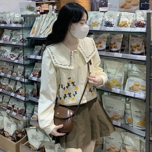 绣花女装娃娃领米色衬衫叠穿马甲韩式温柔上衣时尚两件套早春