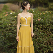 奈良黄色吊带裙复古法式连衣裙2023显瘦三亚沙滩裙子女夏海边度假