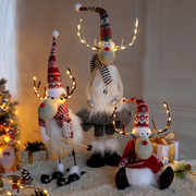 新年元旦装饰北欧ins风小麋鹿摆件圣诞树小礼物带灯发光娃娃布偶