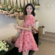 高级感气质裙子女春装2022法式设计感重工玫瑰花瓣短袖连衣裙