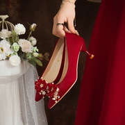红色结婚鞋低跟中式婚礼，秀禾新娘鞋，孕妇不累脚订婚优雅高跟鞋