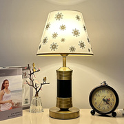 欧式床头灯装饰简约台灯，卧室创意现代灯具，时尚2023年新中式灯