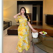 GLEC高端大码女装夏装2023年金黄色花卉法式战袍度假风连衣裙