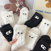 珊瑚绒袜子女冬季加绒加厚中筒袜白色长筒袜保暖可爱卡通毛毛袜