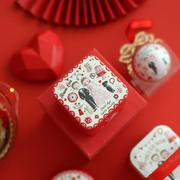 ，红色新郎新娘立体浮雕小正方盒喜糖盒子创意铁盒糖果盒礼物盒结