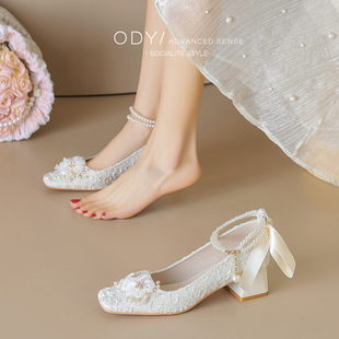 白色婚鞋伴娘鞋珍珠法式仙女，风配裙子高跟鞋2024春季绸缎方头单鞋