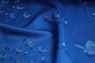 纯色斜纹织锦宝蓝色舒适提花精纺，纯羊毛面料设计师风衣外套布料