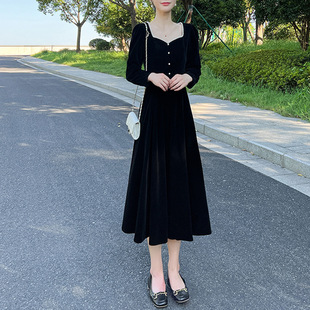 法式赫本风长袖连衣裙，女秋装2023收腰显瘦气质金丝绒黑色裙子