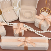 简约米色丝绒饰品盒，珠宝首饰包装盒，项链耳环手镯戒指手链盒
