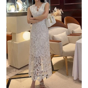 2024年夏季韩范蕾丝v领吊带，连衣裙女时尚镂空设计感过膝长裙
