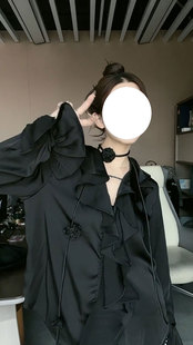 高级感v领黑色长袖衬衫女春夏薄款荷叶，边系带衬衣独特别致上衣潮