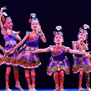 第十届小荷风采，踩彩舞蹈演出服儿童苗族侗族，少数民族舞蹈演出服装