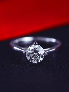 乐维斯爱的幸运铂金求婚钻戒，订婚结婚钻石戒指女戒婚戒送礼表白