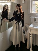 黑色丝绒连衣裙女秋冬季2023年赫本风法式高级感别致拼接长裙
