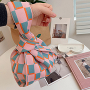 粉色格子日韩棋盘格休闲包包，编织手提包针织，购物帅气手腕包百搭女