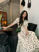 任小艺(任小艺)茶歇法式长裙夏季白色，收腰v领波点连衣裙女韩版设计感小众